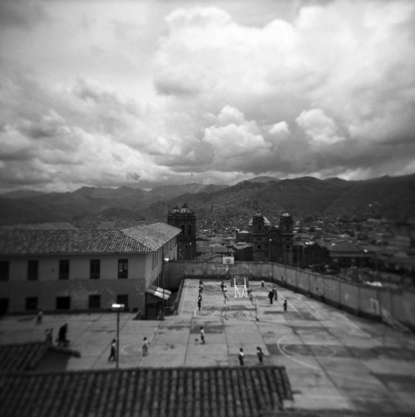 03. 01 - PEROU _ Cuzco Ecole _ Holga_Kodak400TMY_021