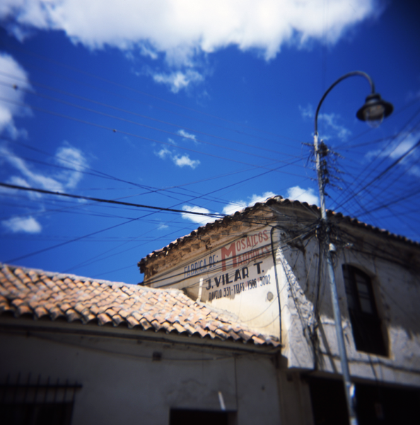 25. 05 - SUCRE _ Façade _ Holga_Fuji100DIAPO_135