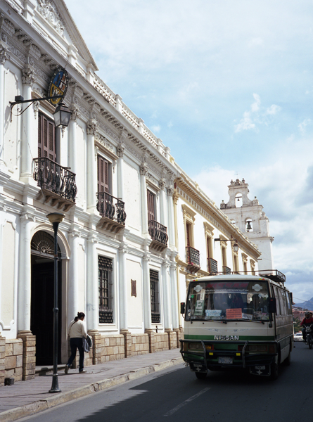 27. 05 - SUCRE _ Bus _ Fuji645_KODAK400NC_102 _ r