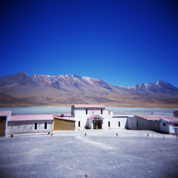 51. 07 - JEEP _ Hotel _ Holga_Fuji100DIAPO_128 _ r